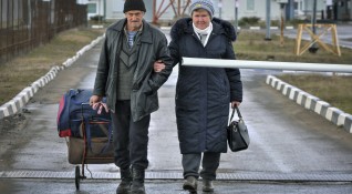 През последното денонощие повече от 11 000 жители на Донецката