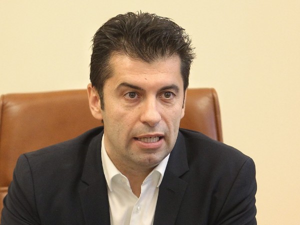 Българите имат по-голямо доверие на лидерът на „Възраждане“ Костадин Костадинов