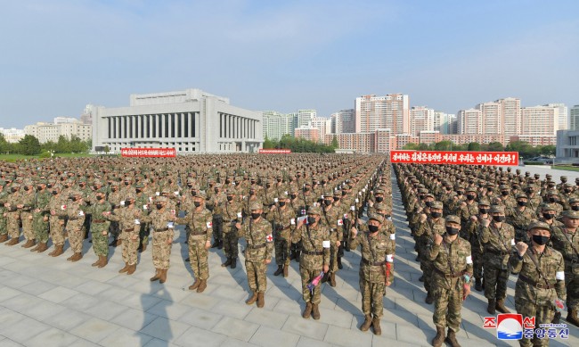 Ким Чен Ун изпрати армията в аптеките в Пхенян 