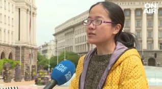 25 годишната китайка Юсян Лин говори перфектен български език и познава