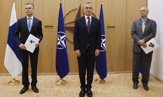 Финландия и Швеция подадоха заявките си за влизане в НАТО
