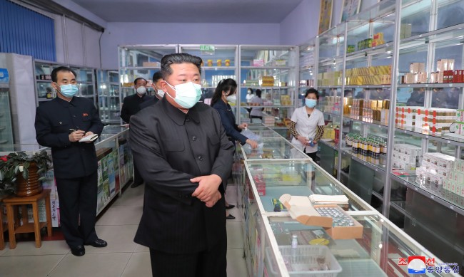 Ким Чен-ун с упрек към здравните власти заради коронавируса