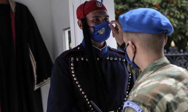 Без маски на закрито в Гърция след 1 юни 