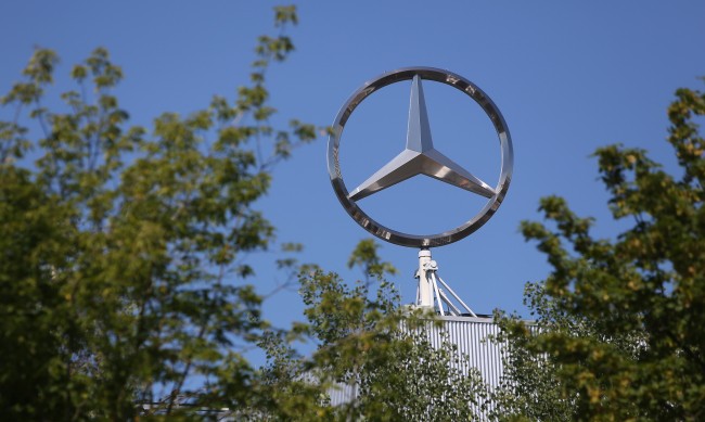 Mercedes-Benz изтегля от пазара 292 хил. коли в САЩ 