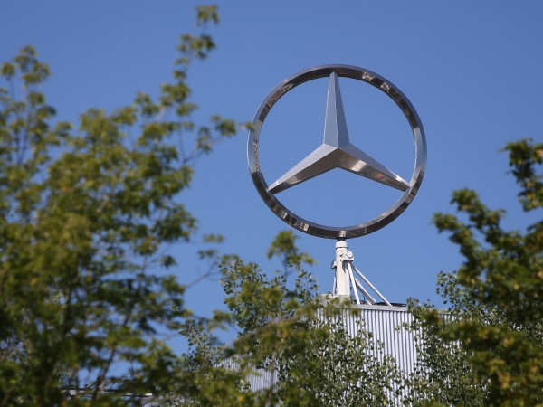 Американското подразделение на Mercedes Benz заяви в четвъртък че изтегля 292