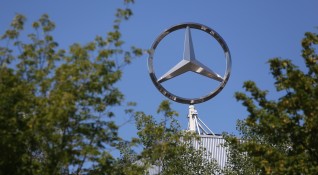 Американското подразделение на Mercedes Benz заяви в четвъртък че изтегля