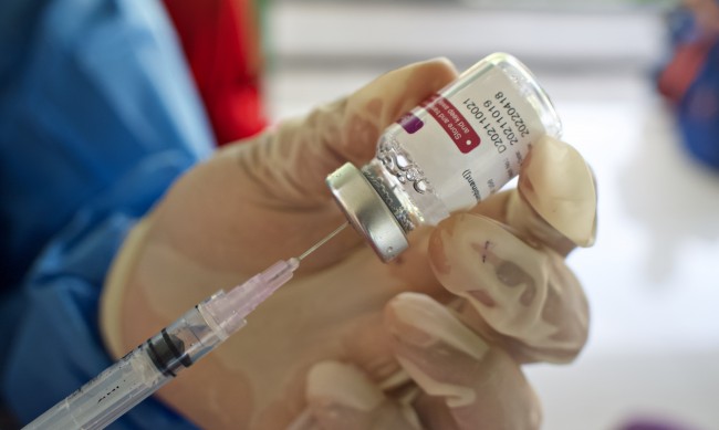 Нова разновидност на Омикрон в Гърция, преодолява ваксините