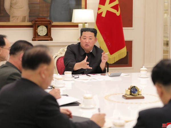 Севернокорейският лидер Ким Чен Ун изглежда е в голяма беда.