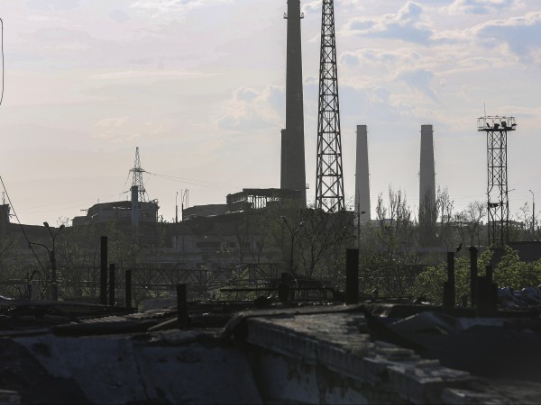 Руски войници започнаха да разчистват мините и развалините на територията