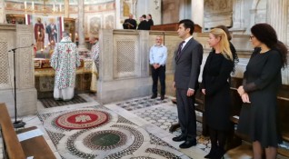 В Рим премиерът Кирил Петков и официалната българска делегация пристъпваха