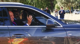 Испанският крал Хуан Карлос проведе среща със своя син за