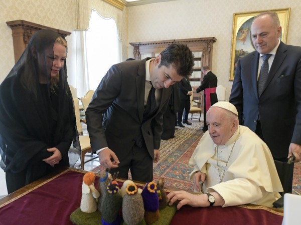 Срещата между българския премиер Кирил Петков и папа Франциск е