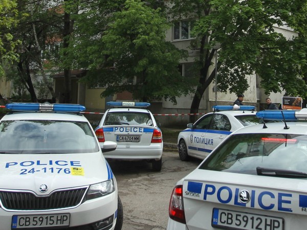 Полицията в София разследва незаконни погребения на възрастни хора, като