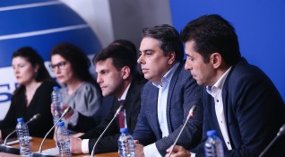 Премиерът Кирил Петков планира да присъства на среща на политическите
