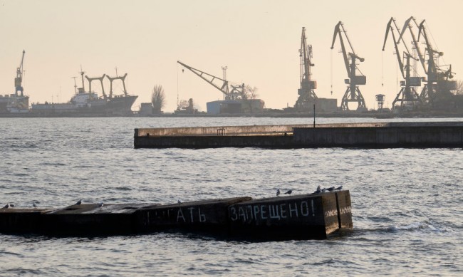 Москва: Пристанището в Мариупол вече работи нормално