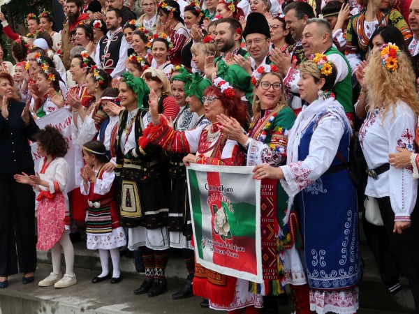 Звучният български език, богатите български традиции ни отличават в калейдоскопа