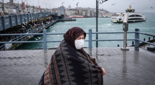 В Турция от днес се отменя задължителното носене на предпазни