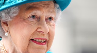 Кралица Елизабет измина дълъг път откакто се възкачи на трона