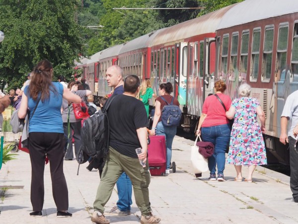 От заявени 140 украински бежанци, на ЖП гара Варна тази