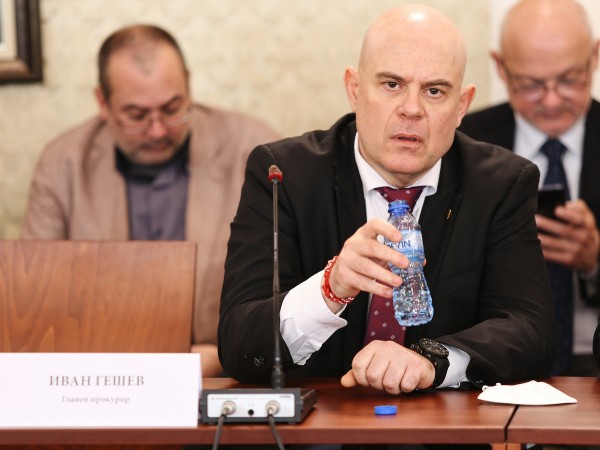 Главният прокурор Иван Гешев сезира Конституционния съд с искане за