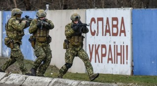Във вторник украински съд осъди двама пленени руски войници на