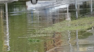 Интензивен дъжд се изля в района на Стара Загора Гръмотевичен