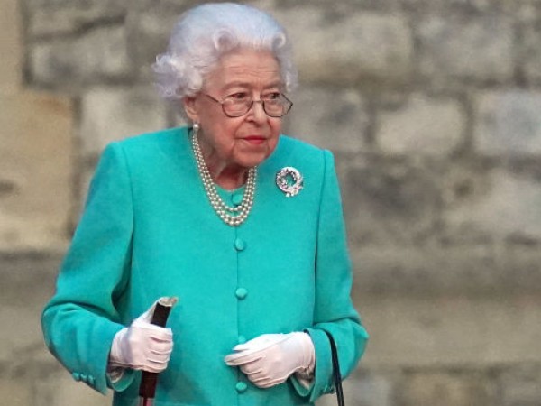 Кралица Елизабет II отбеляза платинения си юбилей с чисто нов