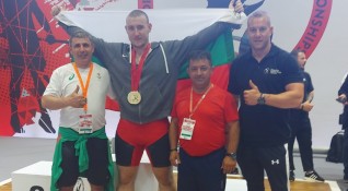 България продължава победния си марш на европейското първенство по вдигане