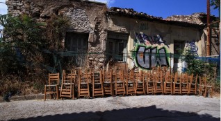 Кметовете на няколко района по крайбрежието на Атина забраниха музиката