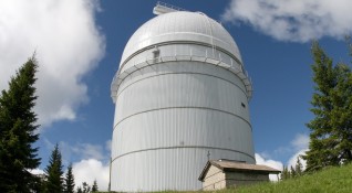 Националната астрономическа обсерватория Рожен към Института по астрономия на БАН