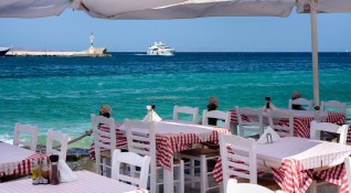 Две американски туристки ще съдят гръцки плажен бар след като