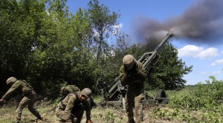 Мощни оръжия достигат в Украйна по бързо от знанията как да