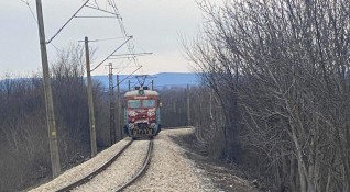 На неохраняем жп прелез при Гара Орешец влак е блъснал