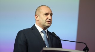 59 от българите имат доверие в своя президент Румен Радев