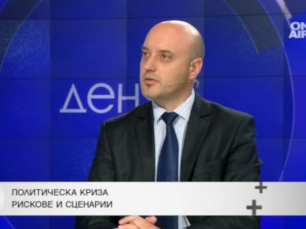 Депутатът от "Демократична България" Атанас Славов разкри, че с парламентарната