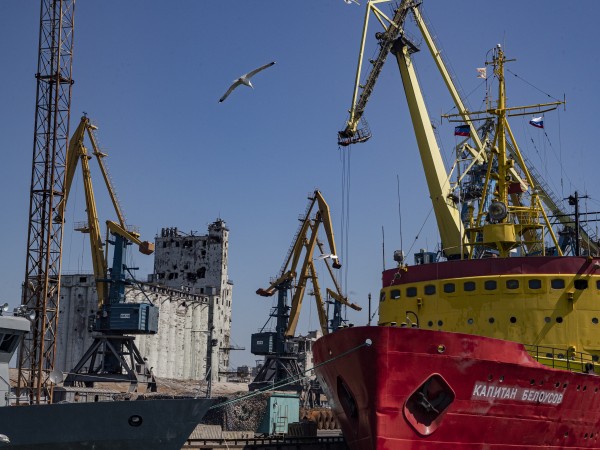 Десетки кораби с украинско зърно чакат от дни да влязат