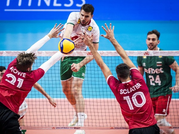 Мъжкият национален отбор по волейбол на България се бори, но