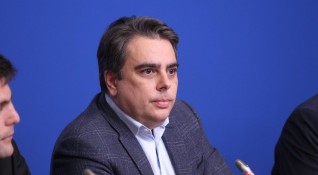 Финансовият министър Асен Василев отрече премиерът Кирил Петков да е
