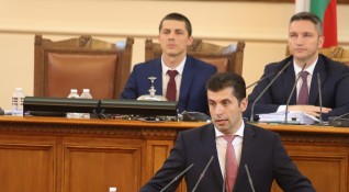 Премиерът Кирил Петков продължава да търси подкрепа от депутати за