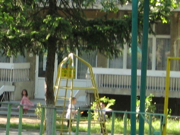 Три възпитателки в детска ясла в София са уволнени след
