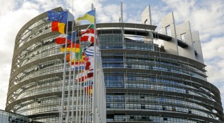Трите институции на Европейския съюз Европейската комисия Съветът и Европейският