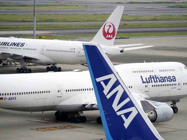 Авиокомпанията Луфтханза обяви, че отменя още две хиляди полета, съобщи
