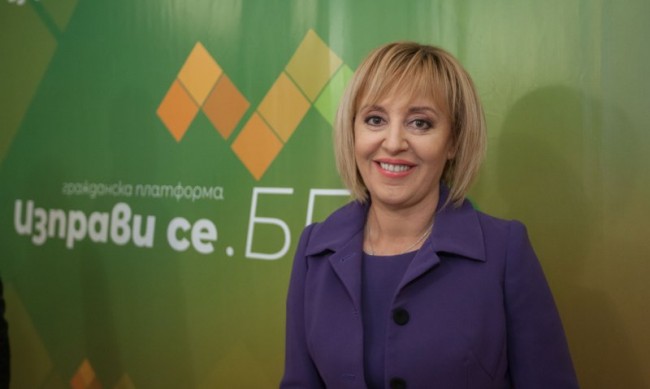 Мая Манолова внася подписка с искания в Народното събрание