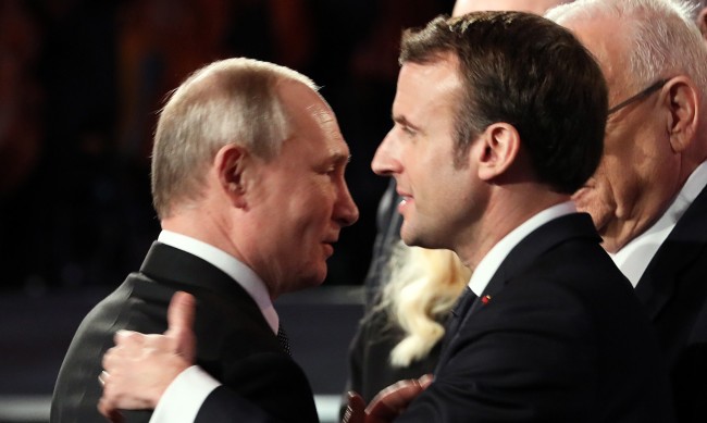 Слушай, Еманюел: Разсекретиха разговор между Путин и Макрон
