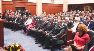 Бой между македонски депутати стана по време на дебат в