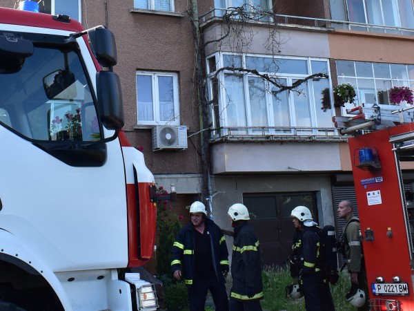 Пожар избухна рано тази сутрин в столичния квартал "Иван Вазов",