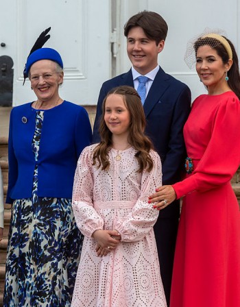 Кралското семейство на Дания отписа сина си от училище