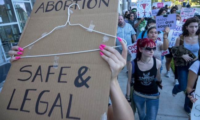 Социалните мрежи премахват публикации с хапчета за аборт