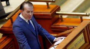 Председателят на румънския сенат Флорин Къцу обяви че се оттегля