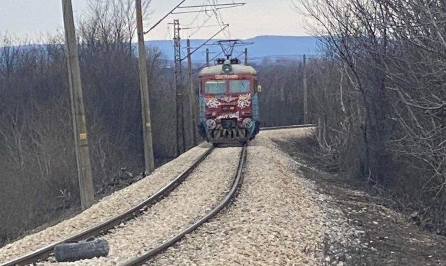 Бързият влак Бургас - София прегази възрастен мъж